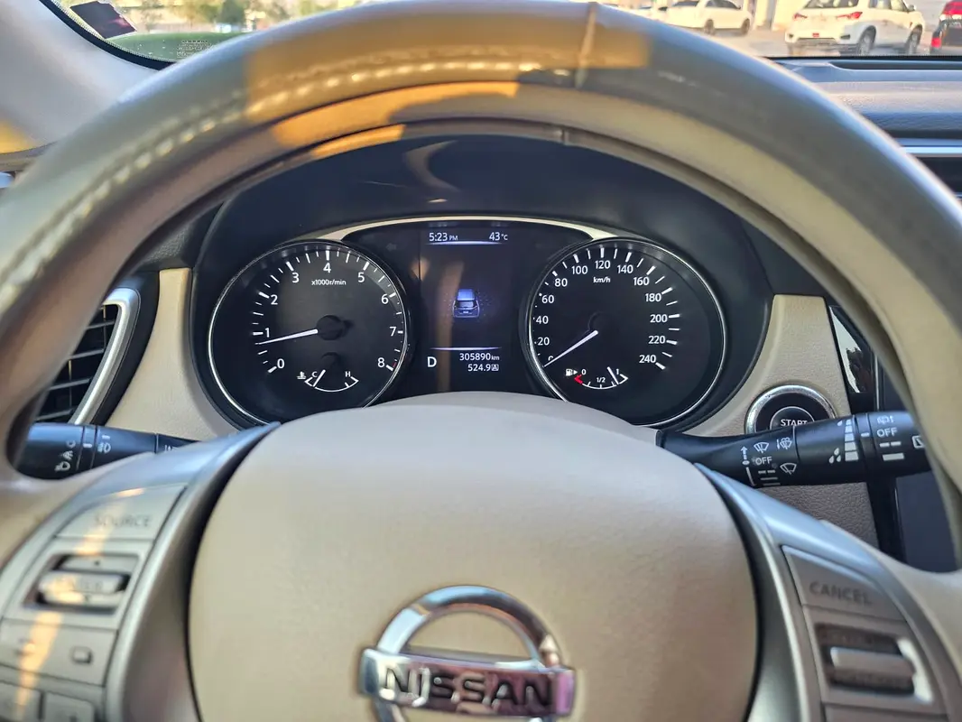 Nissan X-Trail 2016 — photo 1 of 4