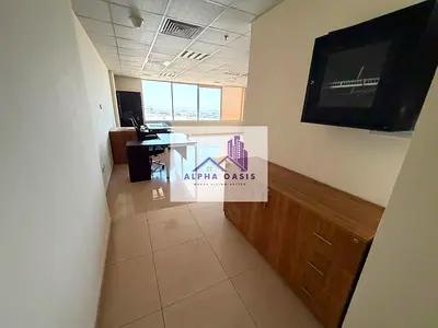 SPACIOUS OFFICE | VACANT | PRIME LOCATION
