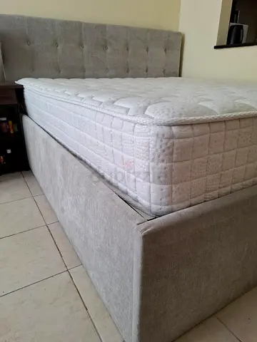 King Size Bed Upholstered with Hydrualic Storage 180X200cm