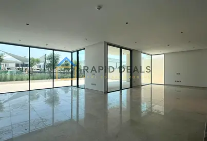 5BR+M Large Villa with Drivers Room - Facing Park