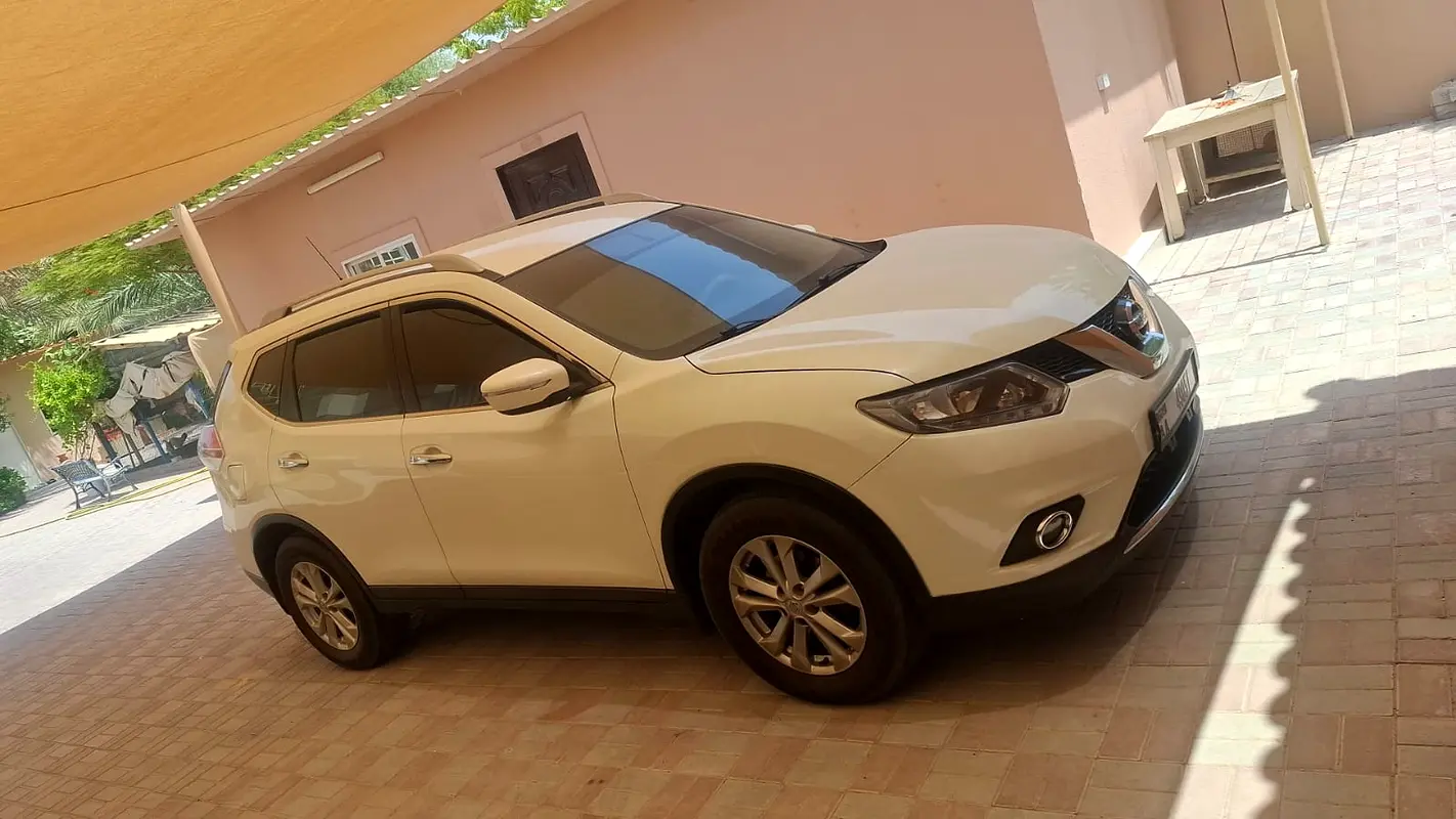 Nissan X-Trail 2015 — photo 1 of 9