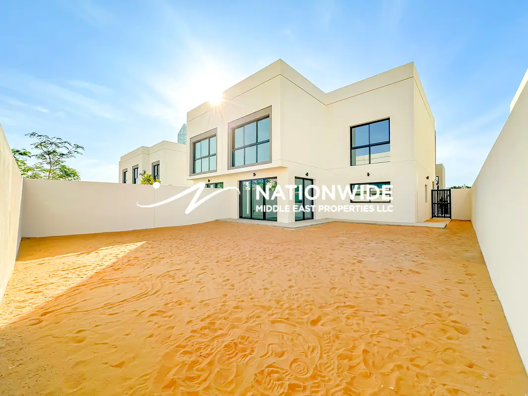 Vacant| Duplex 3BR+M |Modern Living| Prime Area