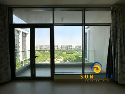 Park and pool views, Equipped kitchen, Vacant