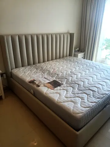 HYDRAULIC KING SIZE BED FOR SALE SAME LIKE NEW ONLY 20 DAYS USE