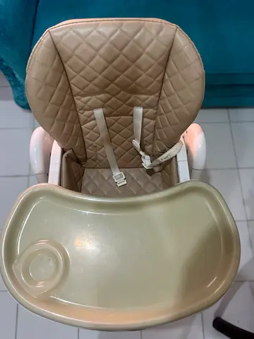 Baby feeding chair