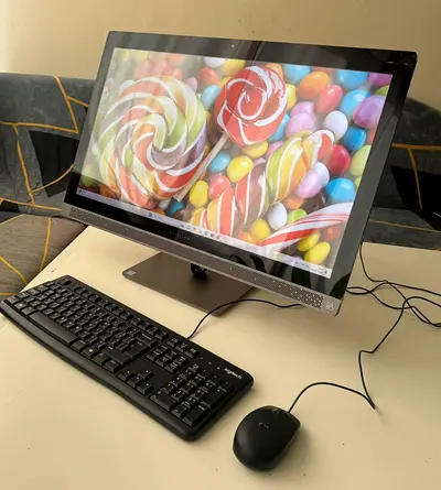 HP 27” Touchscreen AIO | Core i7-7700T | 16GB RAM | 480GB SSD | Windows 11 (At corner Glass broken)