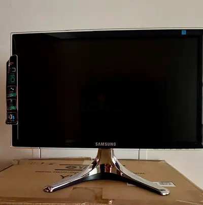 Samsung 20-inch LED Monitor with Stand - Good Condition
