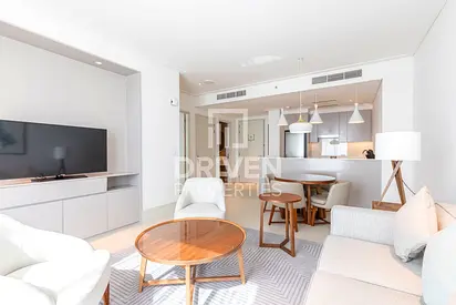 Furnished Apt | Prime Location | Mid Floor