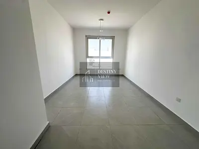 Spesious 1bhk apartment in 40000 road side building in Hoshi sharjah