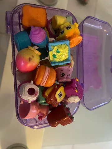 Shopkins Collection with Purple Carrying Case