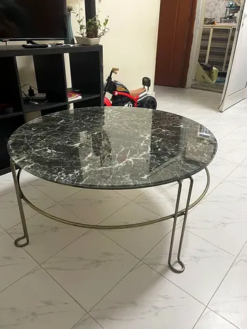 Round coffee table