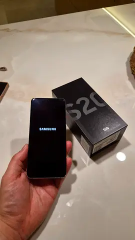 Samsung Galaxy S20 - Good Condition with Original Box