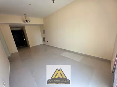 شقة غرفة وصالة بمساحة كبيرة في موقع مميز بجوار سيتي سنتر عجمان، تتميز بتصميم عملي ومناسب للسكن العائلي مع سهولة الوصول إلى دبي والشارقة.