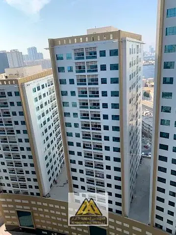 للبيع مع باركنج وإطلالة على الخور باقل سعر شقة غرفة وصالة بمساحة كبيرة