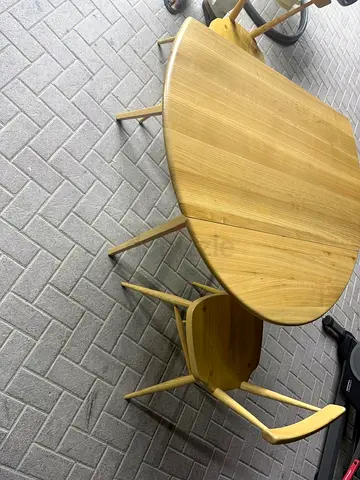 Leaf dining table with chairs