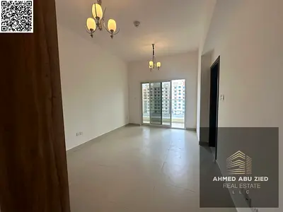 استوديو اول ساكن بمساحة واسعة جدا قرية الاميرة - بلكونة باطلالة مفتوحة-مطبخ منفصل - خزائن الحائط - تشطيبات حديث - حمام - تكييف مركزي - قريب كل الخدمات