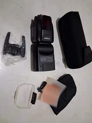 Canon Speedlite 600EX RT External Flash with Case and Accessories (Used)