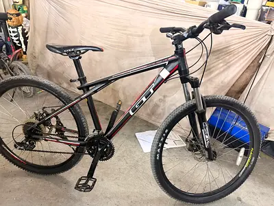 Mountain Bike Rear Wheel with Shimano Cassette and Derailleur