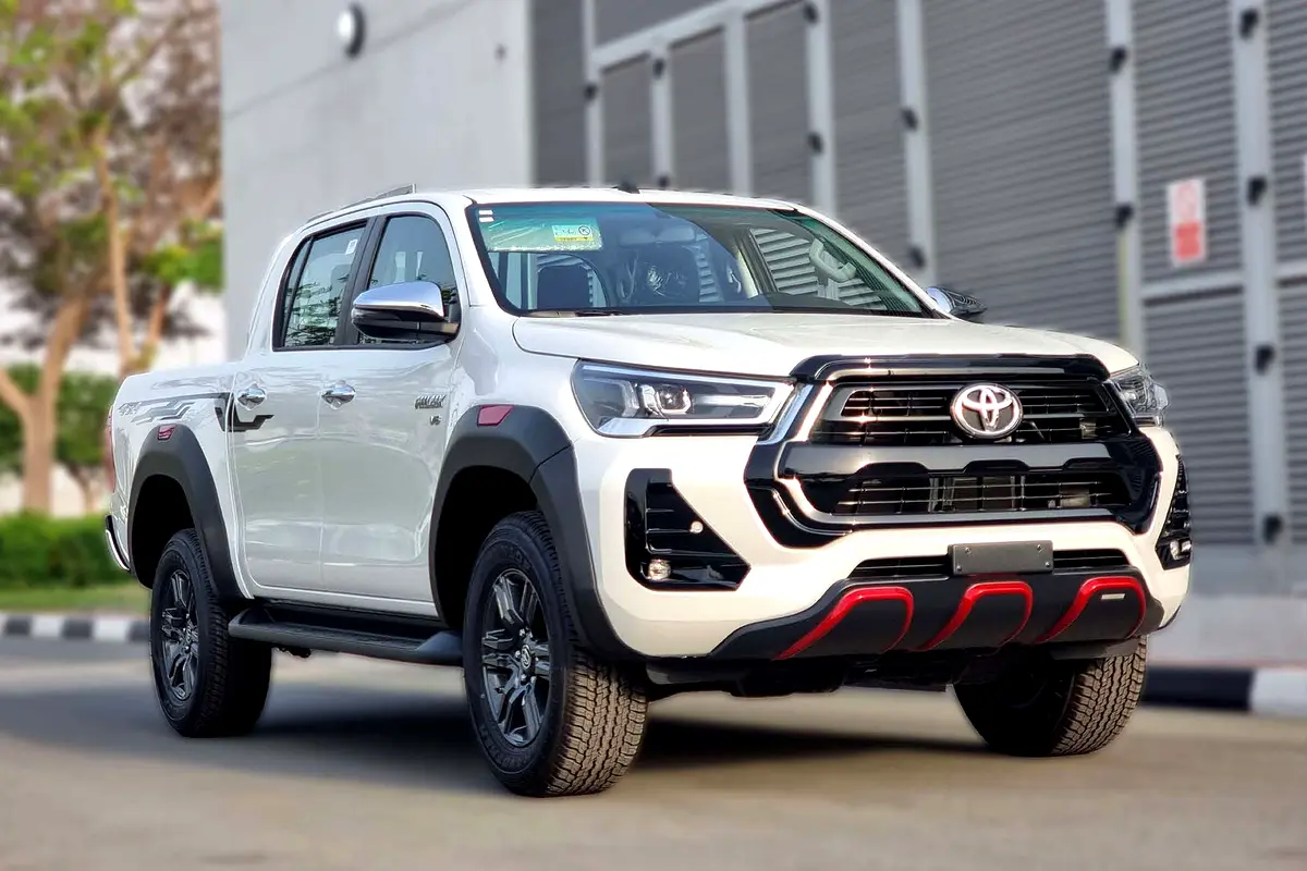 Toyota Hilux 2026 — photo 1 of 19