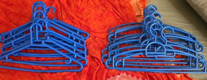 Set of blue plastic clothes hangers - 24 pieces