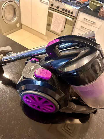 1800W Bagless Canister Vacuum Cleaner BlackDecker
