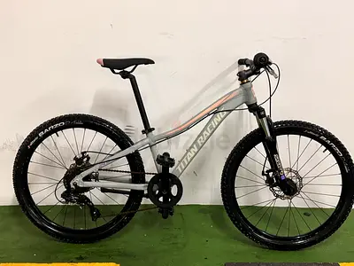 Titan Racing Mountain Bike Disc brakes  * Small frame size * 24” wheels * Disc brakes * SR SUNTOUR f