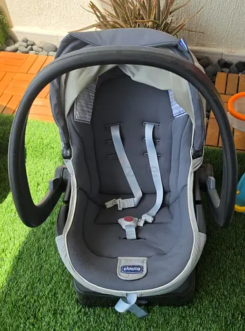Chicco Infant Car Seat with Base and Canopy