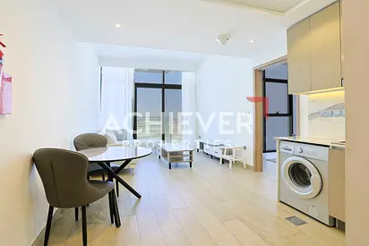 Genius Resale | Brand New | Vacant| Available for Monthly