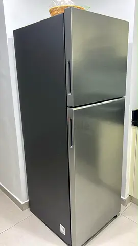 Samsung 345L stainless steel top freezer refrigerator - good condition Original price 1400 aed