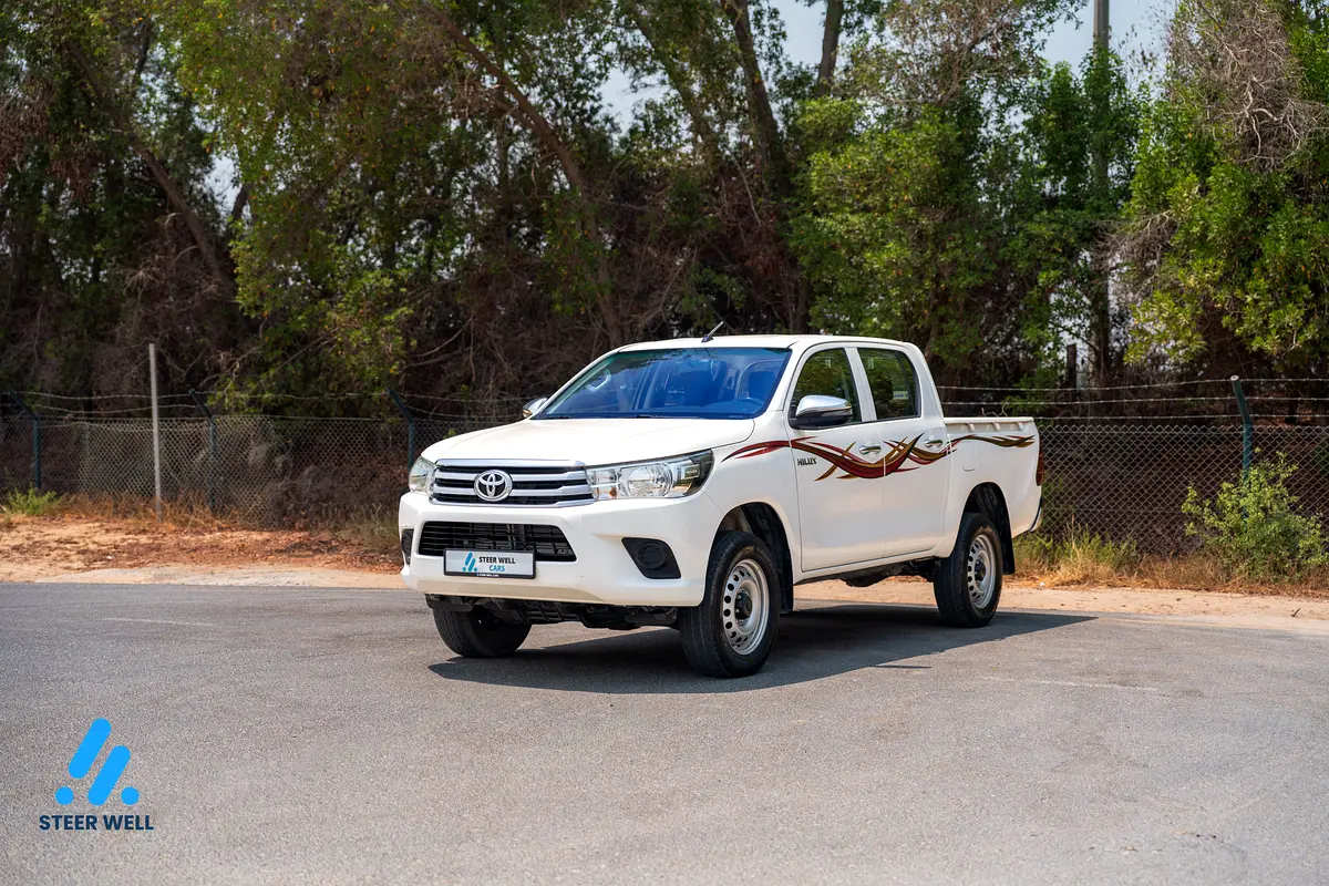 Toyota Hilux 2021 — photo 1 of 20
