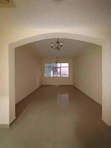 🏡 للإيجار السنوي في الشارقة – الخان ✨ شقة غرفة وصالة بإطلالة بحرية مباشرةغرفة نوم (ماستر) + صالة واسعة اطلالة بحيرة +2 حمام + مطبخ