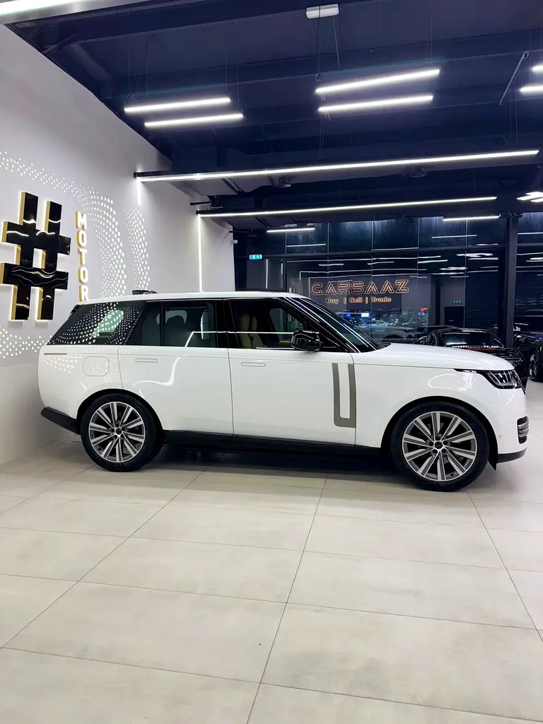 Land Rover Range Rover 2026 — photo 1 of 18