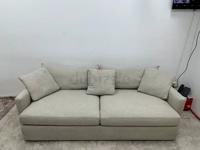 Looks great condition cratebarrel Safa