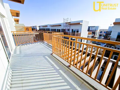 Corner 4BR Townhouse | Verona DH2 | Ready to Move