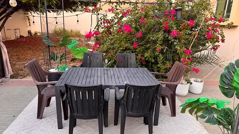 Outdoor 6-seater Patio Dining Set with chairs