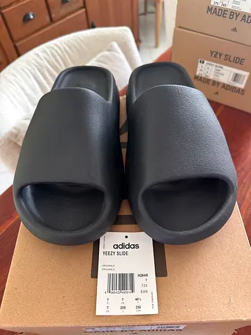 Yeezy Slides Onyx 7 US (HQ6448) (Deadstock + Original Box)