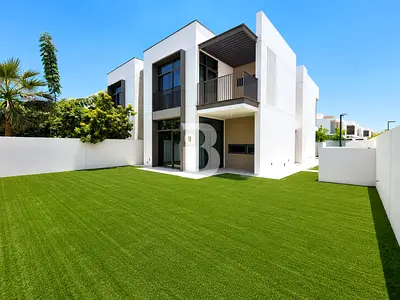 ON THE POOL | BIGGER PLOT | PREMIUM SITE | CORNER