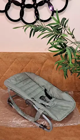 للبيع كرسي اطفال هزاز استعمال خفيف Lightly Used Baby Bouncer Seat