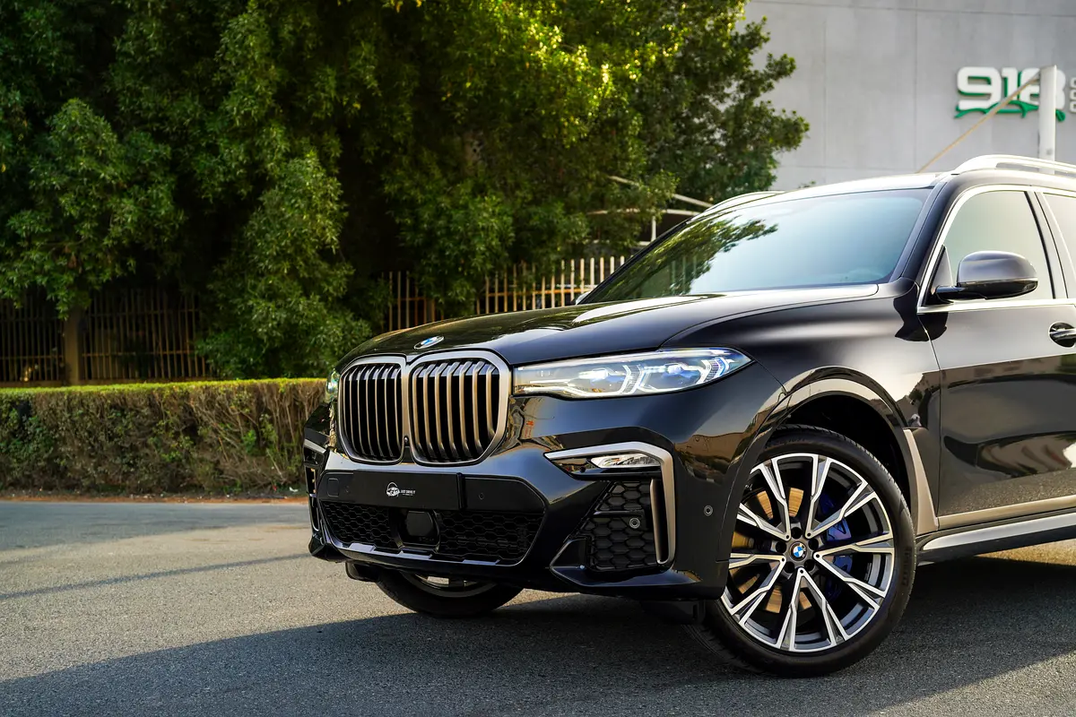 BMW X7 2021 — photo 1 of 20