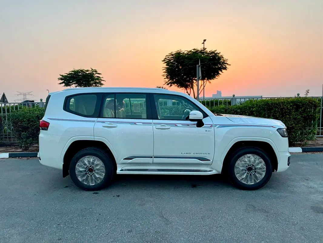 Toyota Land Cruiser 2026 — photo 1 of 15