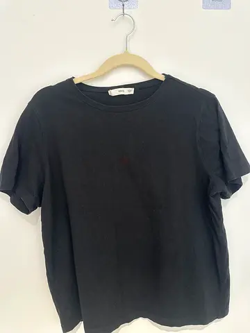 Black t shirt