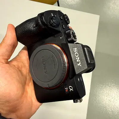 Sony Alpha a7R III (model ILCE-7RM3) - body only - NO BOX