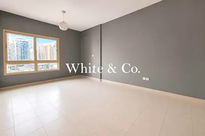 Bright Unit | Balcony | Ready to Move In