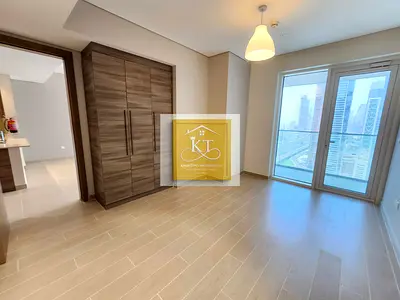 Stunning 1 BR!!Higher Floor!!Modern Layout!!Fitted Kitchen with White Goods!!