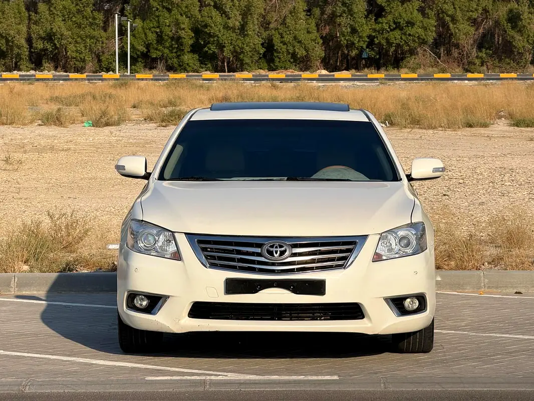 Toyota Aurion 2010 — photo 1 of 8