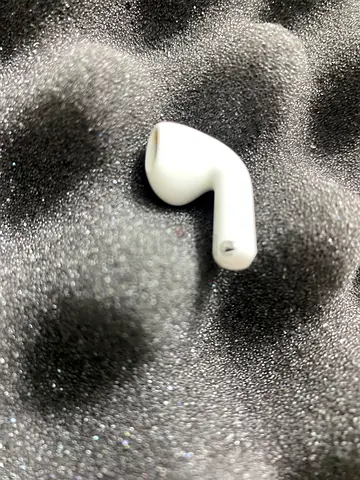 Apple AirPods series 4 Single white wireless earbud (left) model no A3056- used, working