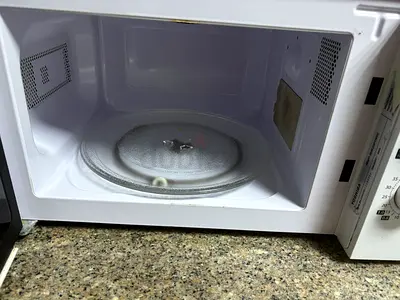 Used countertop microwave oven - good working condition(slightly negotiable) for pick up only