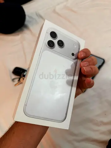 Apple iPhone 17Pro (White) -1 Tb one month used 2 years apple care