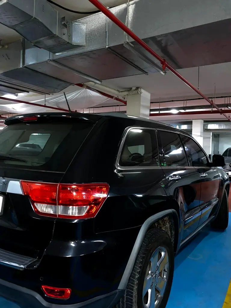 Jeep Grand Cherokee 2012 — photo 1 of 10