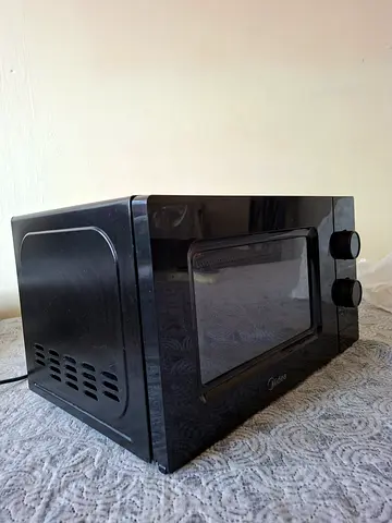 Compact countertop microwave oven - black